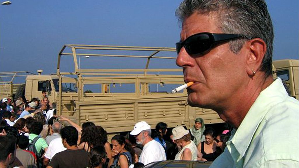 Bourdain siendo evacuado de Beirut